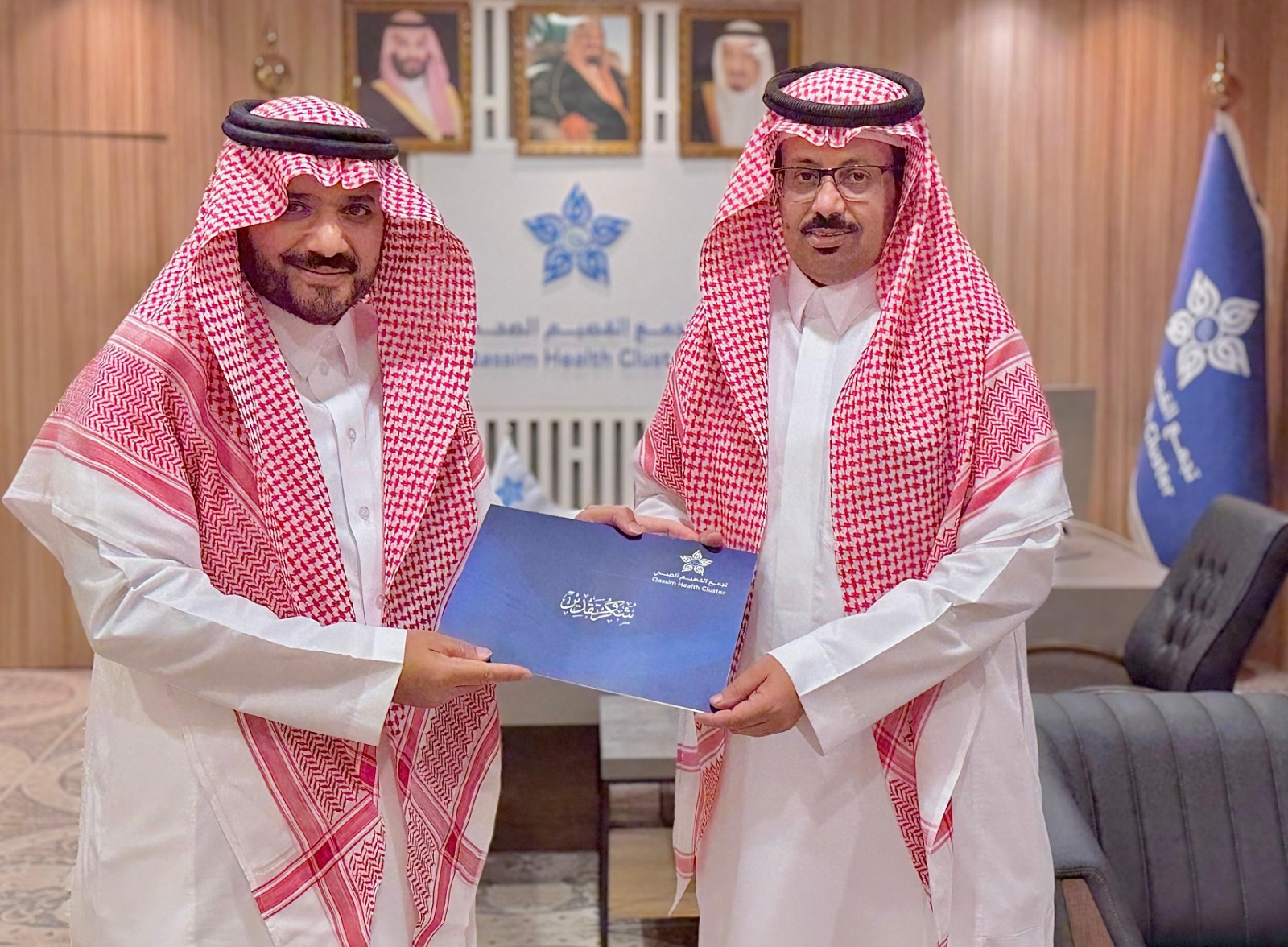 الرئيس التنفيذي لتجمع القصيم الصحي يكرم الأستاذ بندر بن عبدالله الحربي